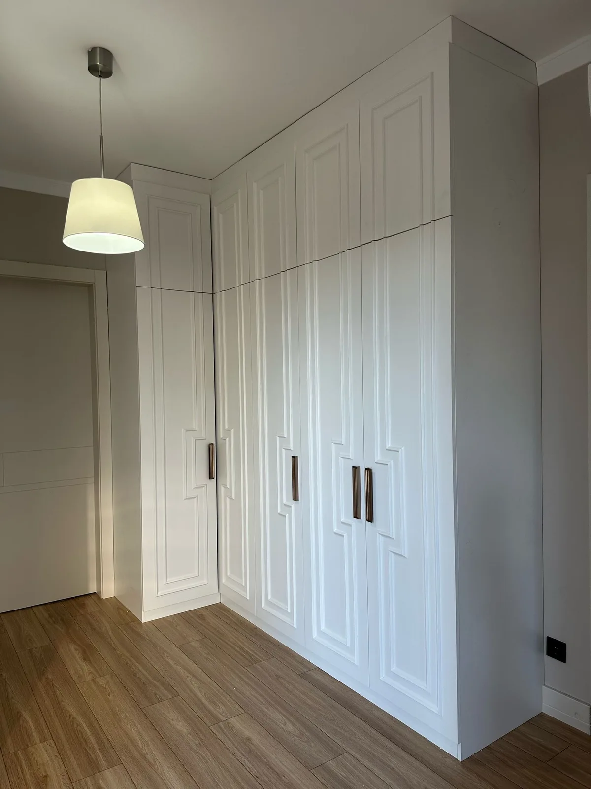 Leke çıtalı kapaklı köşe dolap  2